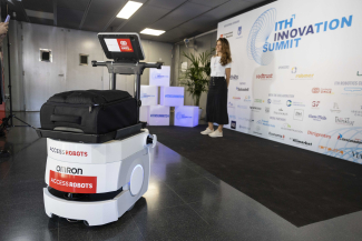 Foto del robot en el ITH Innovation Summit