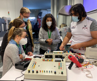 Foto de alumnos en clase