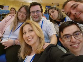 Fotografía de un grupo de alumnos de la universidad