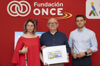 Fotografía del acto de entrega de Cupón en la sede de Fundación ONCE en Madrid