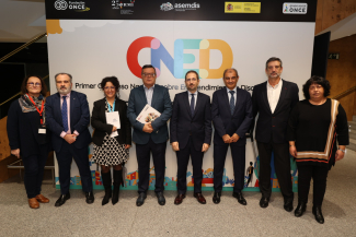 Fotografía de familia del acto de inauguración