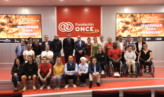 Foto de familia en Fundación ONCE
