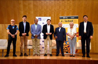 Foto de familia en el acto de presentación en Valencia