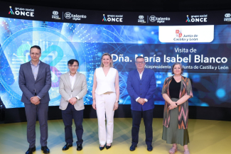 Foto de familia en la sede de Por Talento Digital de Fundación ONCE en Madrid