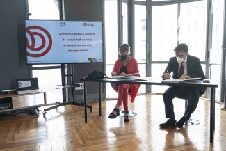 Fotografía de los firmantes del convenio