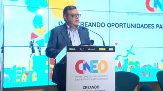 Fotografía de la inauguración del Congreso con el director general de Fundación ONCE