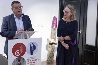 Fotogrfaía de la inauguración de la exposición en Fundación ONCE