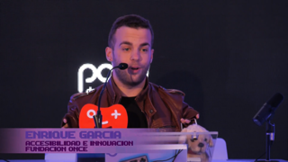 Foto de Kike García en la entrega del premio a Delirium