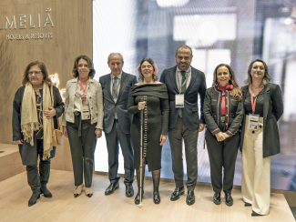 Fotografía de familia tras el acuerdo