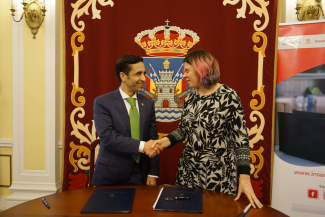 Fotografía de los firmantes del acuerdo