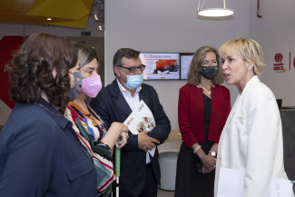 Fotografía de la secretaria de Estado a su llegada a la sede de Por Talento Digital