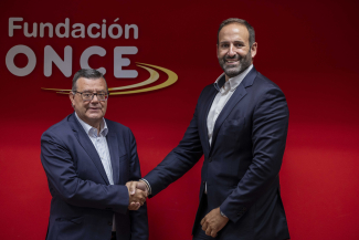 Foto de los firmantes del acuerdo en la sede de Fundación ONCE