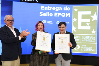 Fotografía del acto de entrega del Sello a Fundación ONCE e Inserta Empleo