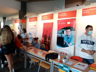 Fotografía del stand en la Feria de Bienvenida