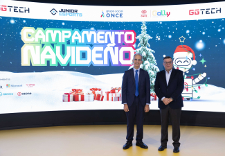 Fotografía de la visita del viceconsejero junto al director general de Fundación ONCE