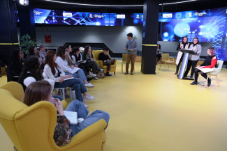 Fotografía de los estudiantes en su viista a 'Por Talento DIgital' de Fundación ONCE