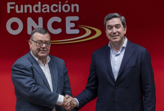Foto de los firmantes del acuerdo en la sede de Fundación ONCE