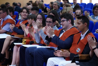 Foto de alumnos del CEU en la graduación
