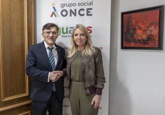 Foto de los firmantes del acuerdo en Fundación ONCE