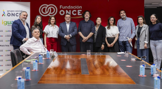 Foto del acto de firma del acuerdo en la sede de Fundación ONCE