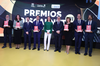 Foto de familia de la ceremonia de entrega de becas