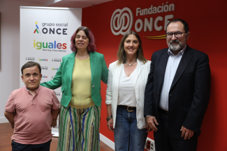 Foto del acto de firma en la sede de Fundación ONCE