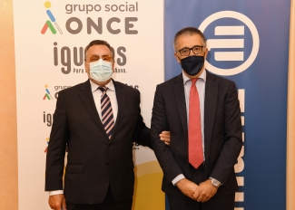 Fotografías de los firmantes del acuerdo