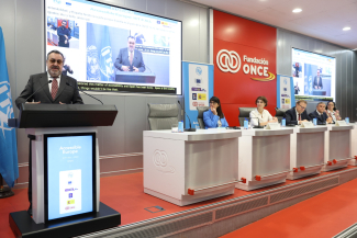 Fotografía del acto de inauguración en Fundación ONCE