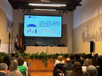 Fotografía de la intervención de Maria Tussy, de Fundación ONCE