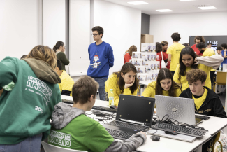 Fotografía de los participantes en uno de los talleres en Fundación ONCE