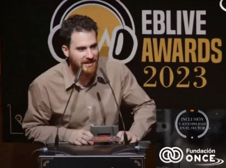 Fotografía entrega del premio a Fundación ONCE