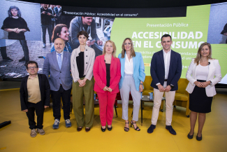 Foto de familia de la presentación de la Guía en Por Talento Digital