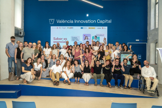 Foto de familia del acto de Esenciales en Valencia