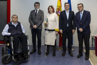 Foto de familia del acto de firma del acuerdo