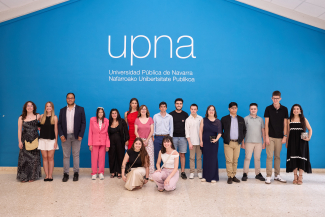 Foto del acto de graduación en la UPNA
