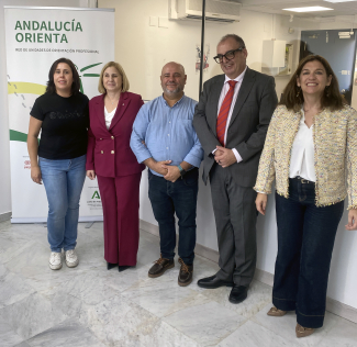 Foto de familia durante la presentación