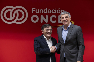 Foto del acuerdo firmado en la sede de Fundación ONCE