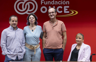 Foto de familia de la firma del acuerdo en Fundación ONCE