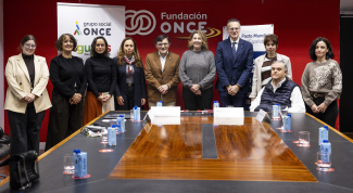 Foto de familia en la sede de Fundación ONCE en Madrid
