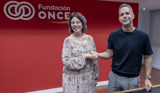 Foto de los firmantes del acuerdo en Fundación ONCE