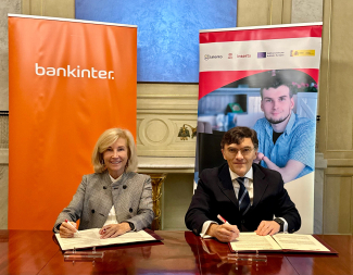 Foto de los firmantes del acuerdo en la sede de Bankinter