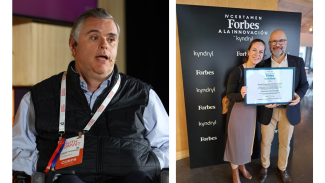 A la izquierda Jesus Hernández, a la derecha Paloma Cid y Arturo Hernández con la distinción