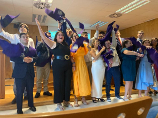Foto de graduación de una pasada edición