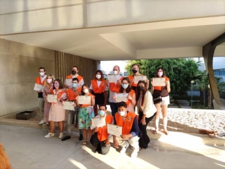 Foto de grupo de los alumnos graduados por la Universidad de Alicante en el curso 2020-21
