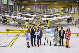 Foto de familia del acto de presentación del cupón