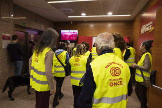 Fotografía de voluntarios de Fundación ONCE