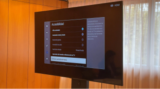 Imagen de una televisión con los ajustes de accesibilidad