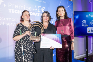 Momento de la entgrega del premio