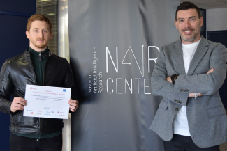 Fotografia de Nicanor Zalba, investigador de NAIR Center, y Gorka García, gerente de la entidad