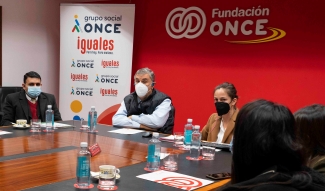 Fotografía de la presentación de Accesibilidad a la delegación de Paraguay